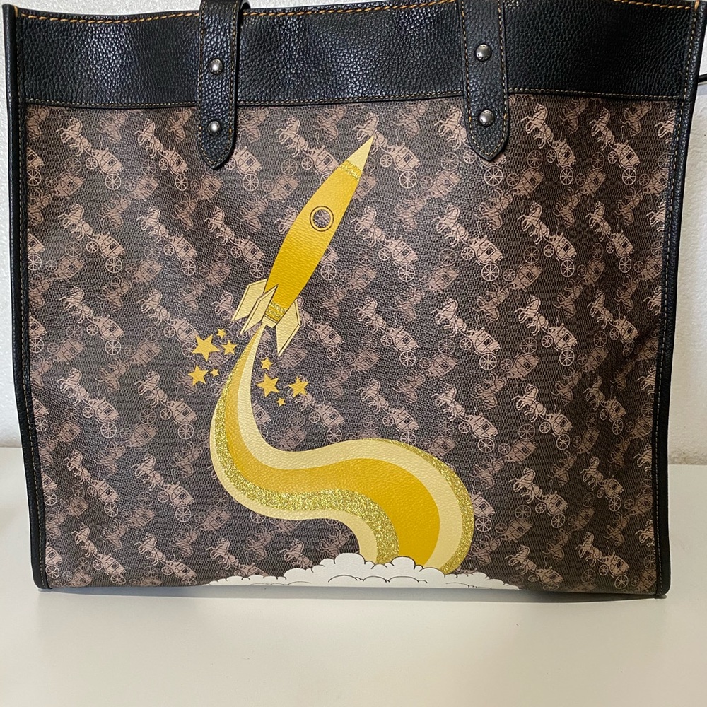 Coach field tote size 40